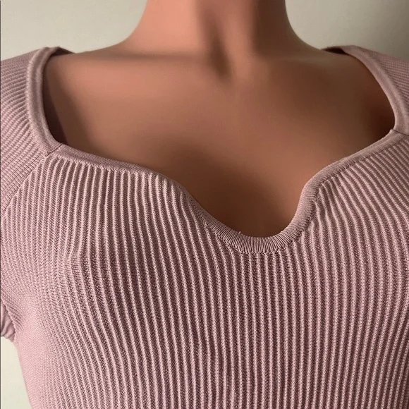 And Now This Women's Cap Sleeves Cropped Top T-Shirt Size Medium NWT - Picture 3 of 9